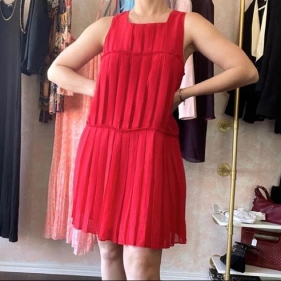 ANN Taylor LOFT pleated shift dress. - Picture 3 of 5